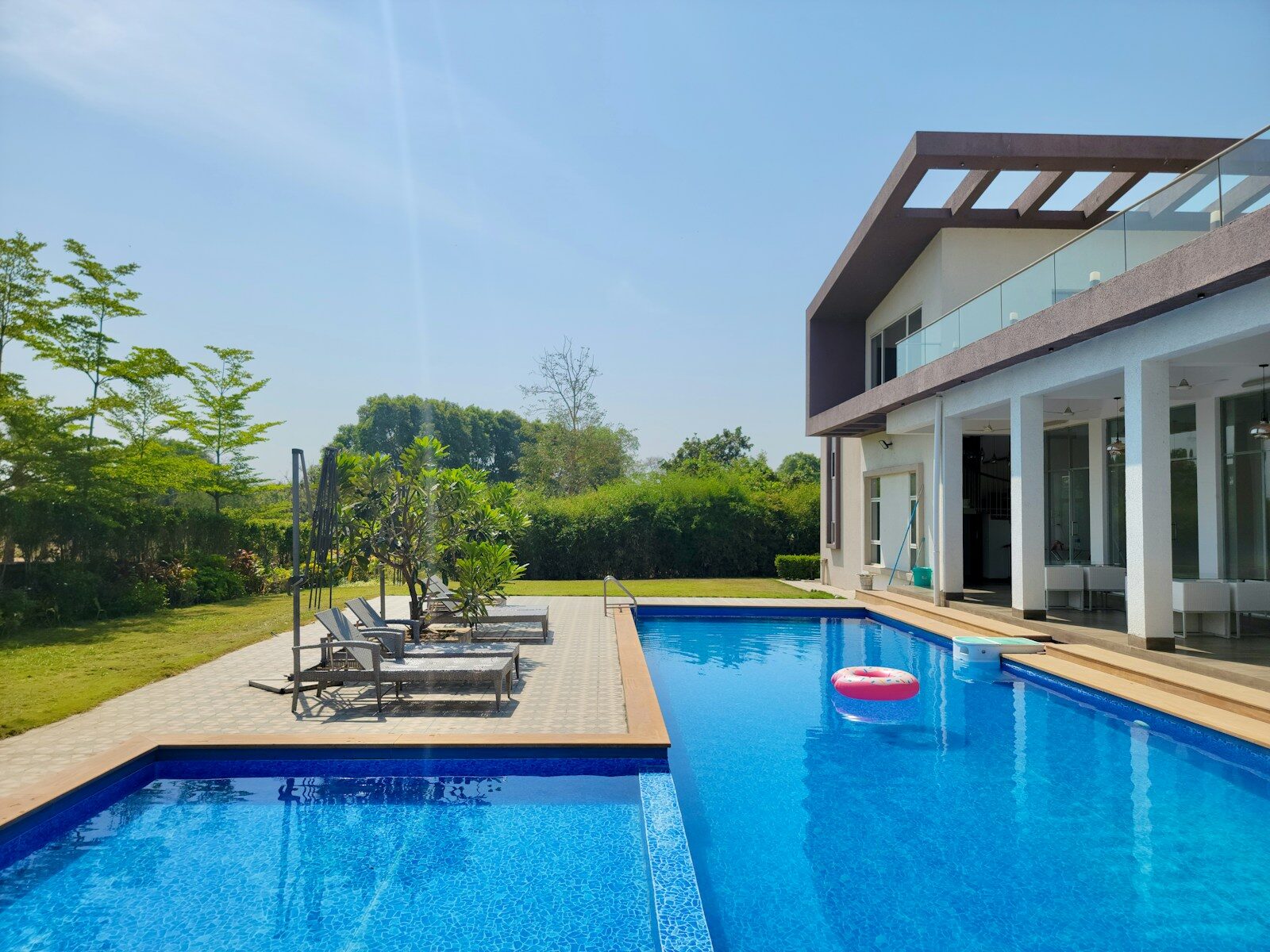 Pools, Trampolines and Summer Fun: How They Impact Your Home Insurance